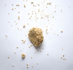 Even if dropped from a low height, it remains clumped